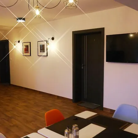 Obiekt Noclegowy Ocelot Homestay *